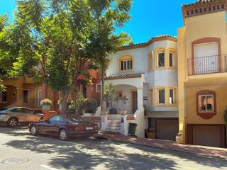 Casa adosada en alquiler en Nueva Andalucía centro en Marbella