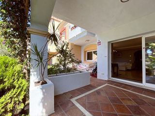 Casa adosada en alquiler en Nueva Andalucía centro en Marbella