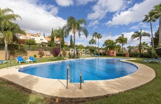 Casa adosada en alquiler en Nueva Andalucía centro en Marbella