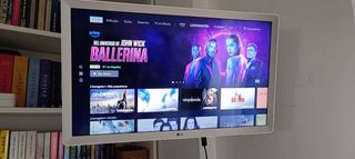 Televisión SmartTV LG 24 pulgadas color blanco.