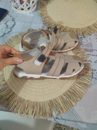 Sandalias de pielniño talla 36 nuevas Bubblekids 