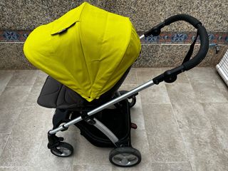 Carro de bebé con silleta, capazo y accesorios.