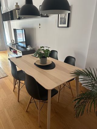 Sedie moderne nere e in legno