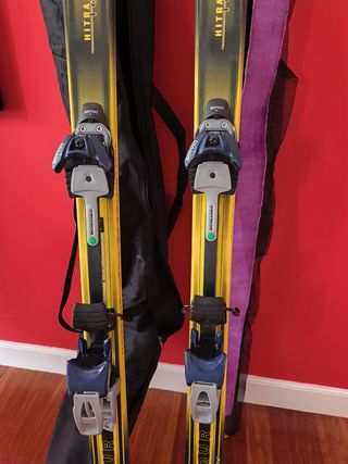 Esquís de travesía Fischer con pieles