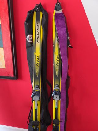 Esquís de travesía Fischer con pieles