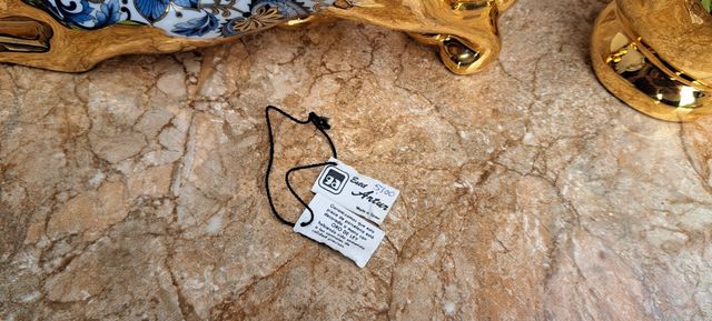 Figure in porcellana dorata stile Artur.