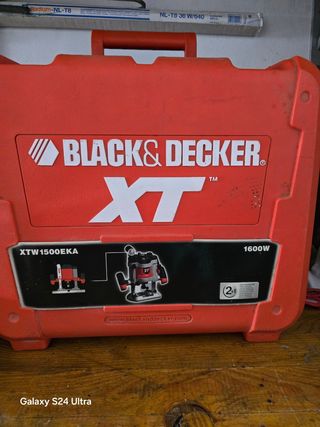 Fresa para madera Black & Decker XTW1500EKA