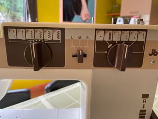 Máquina de coser Jones Zig-Zag