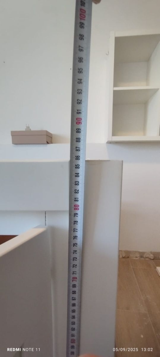 Mueble de baño blanco de madera