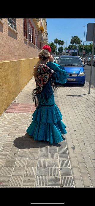 Traje de flamenca azul con lunares negros nuevo 