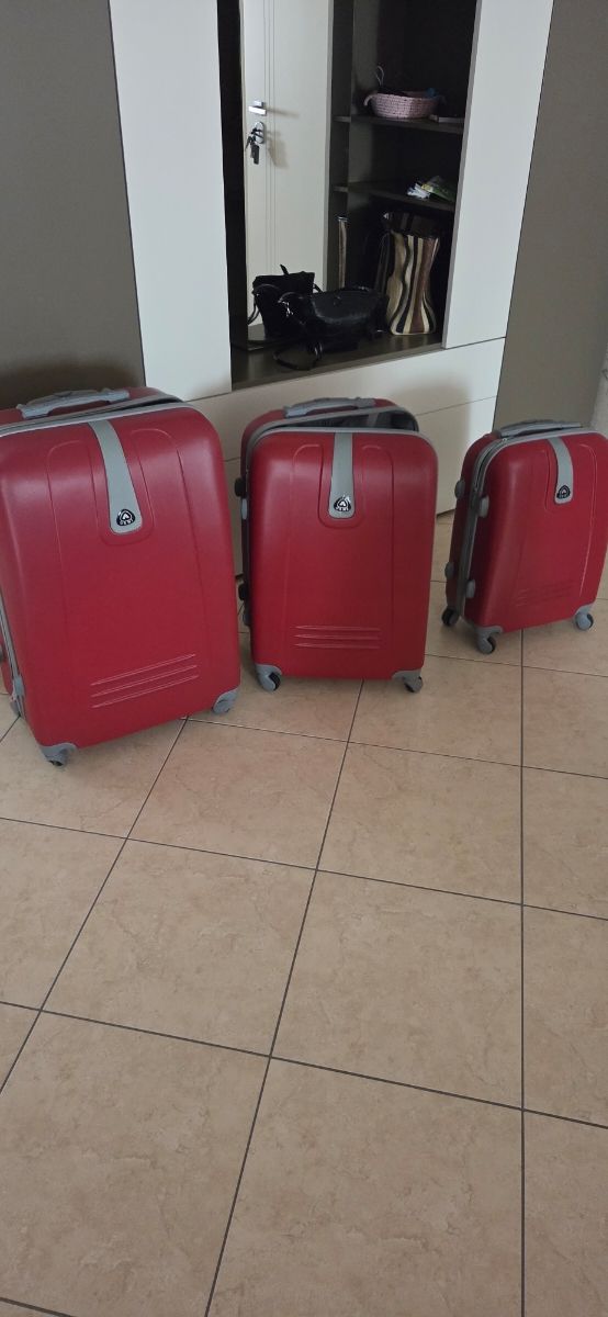 Tris valigie rosse