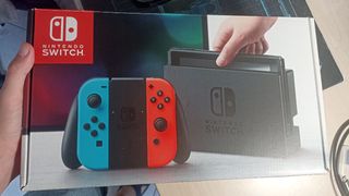 Bundle Nintendo Switch (ed. 2017) + Giochi