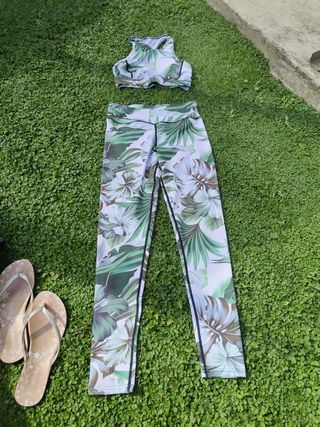 Completo sportivo leggings e top floreale