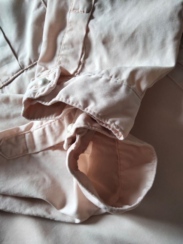 Camisa color rosa palo de Zara Basic.