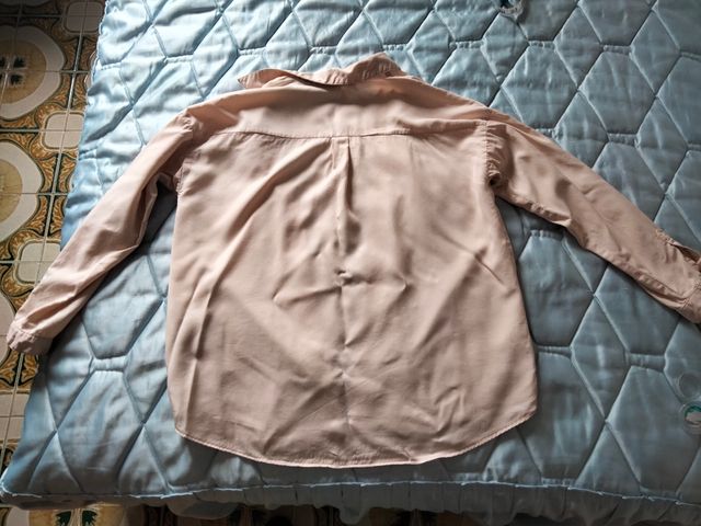 Camisa color rosa palo de Zara Basic.