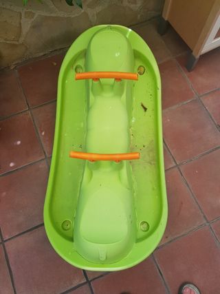 Cambio a helado.
Columpio infantil verde con asas