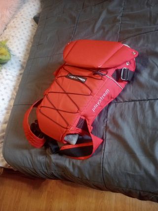 Mochila porta bebés roja