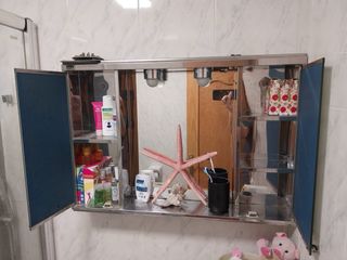 Espejo de baño plateado y transparente