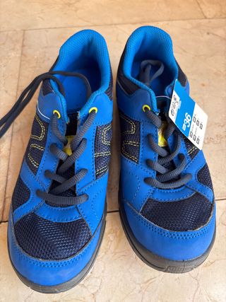 Lote 4 zapatillas niño, algunas sin estrenar.
