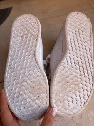 Lote 4 zapatillas niño, algunas sin estrenar.
