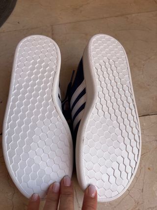 Lote 4 zapatillas niño, algunas sin estrenar.
