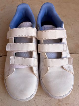 Lote 4 zapatillas niño, algunas sin estrenar.
