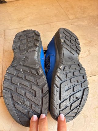 Lote 4 zapatillas niño, algunas sin estrenar.
