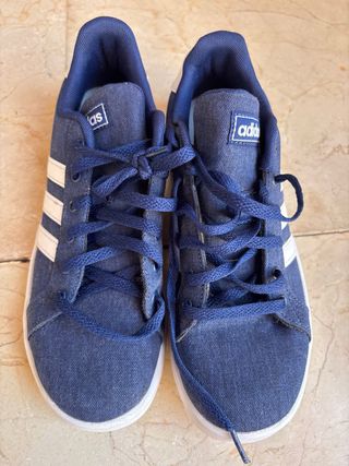 Lote 4 zapatillas niño, algunas sin estrenar.
