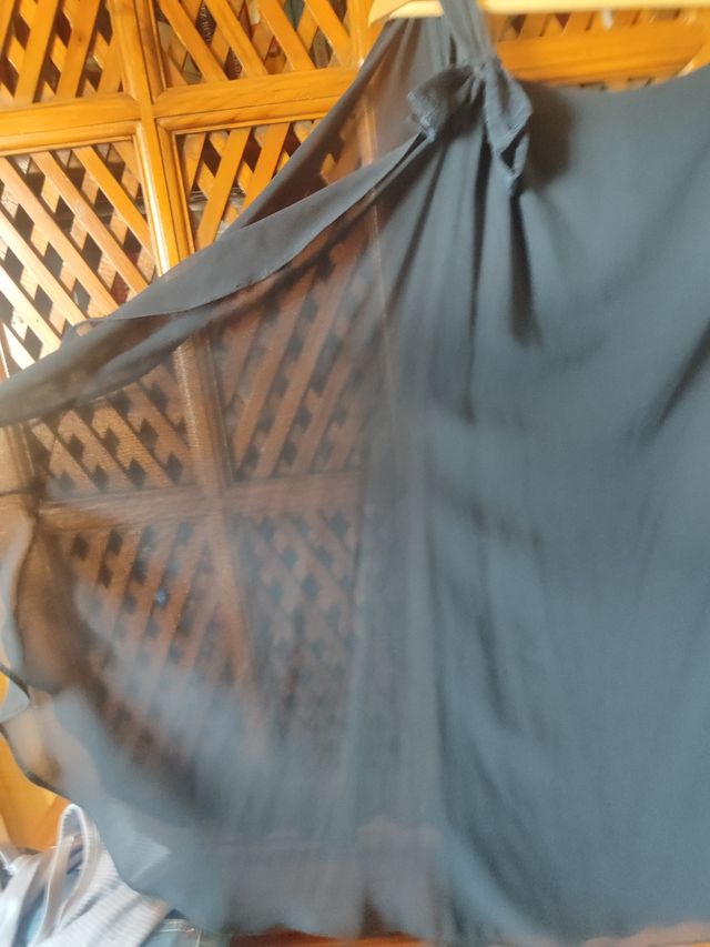 Vestido de verano azul con encaje