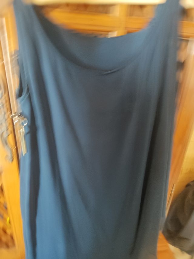 Vestido de verano azul con encaje