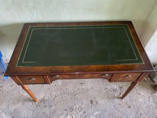 Mesa escritorio estilo georgiano madera y cuero