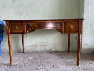 Mesa escritorio estilo georgiano madera y cuero