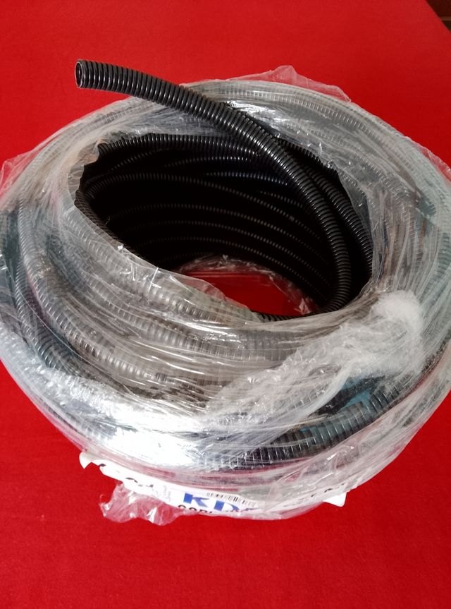 Tubo corrugado negro