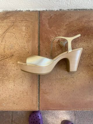 Sandalias Doradas Unisa