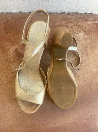 Sandalias Doradas Unisa