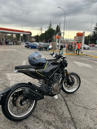 Husqvarna Svartpilen 401 Negra
