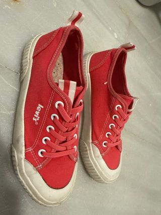 Deportivas Levi's Rojas