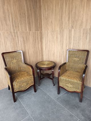Conjunto 2 sillones y mesa ratán y madera