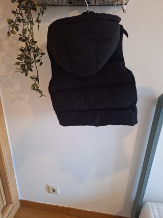 Chaleco Zara con capucha T. 3-4 años 104cm