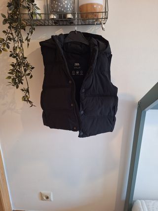 Chaleco Zara con capucha T. 3-4 años 104cm