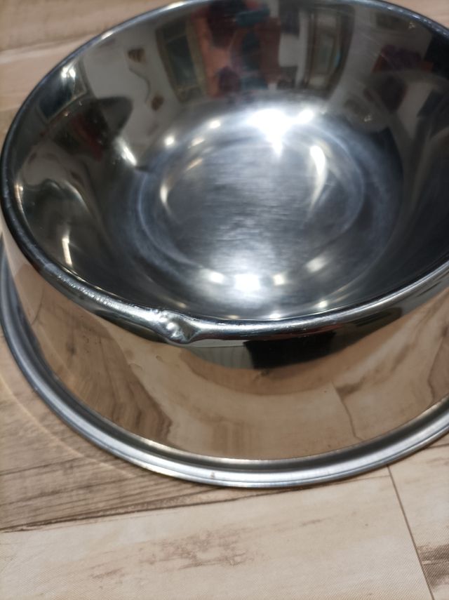 Lote cama + comedero para gato o perro pequeño.