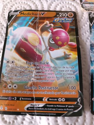 4 Cromos Pokémon: Hydreigon, Centiskorch VMAX, Med