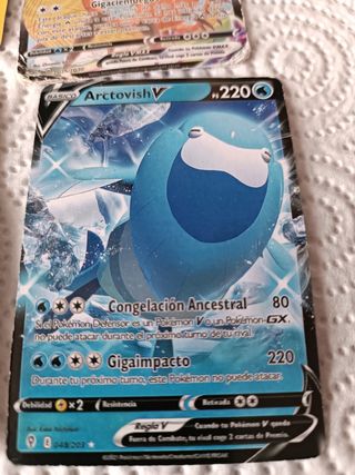 4 Cromos Pokémon: Hydreigon, Centiskorch VMAX, Med