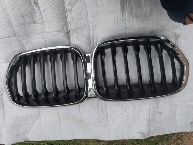 Parrilla BMW X1 51138493450