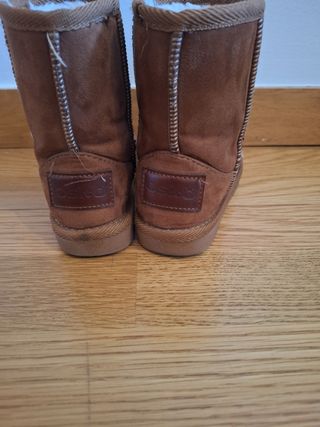 Botas de borrego talla 28  impermeables 