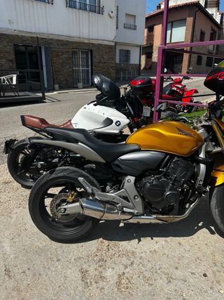 Mecánico motos en tiempo libre. 