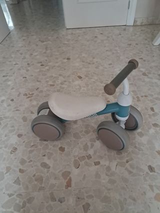 Triciclo infantil azul y blanco