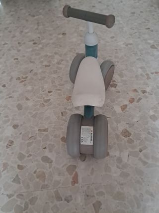 Triciclo infantil azul y blanco