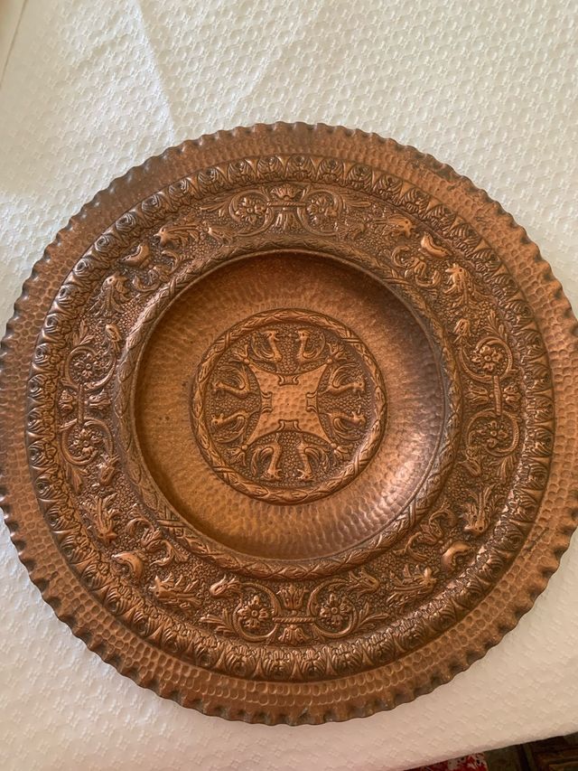 Plato de bronce decorativo para colgar