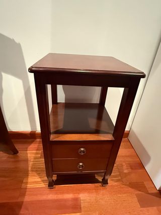 Mesita auxiliar colonial de madera